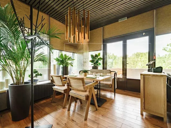 Космонавтов ул., 15