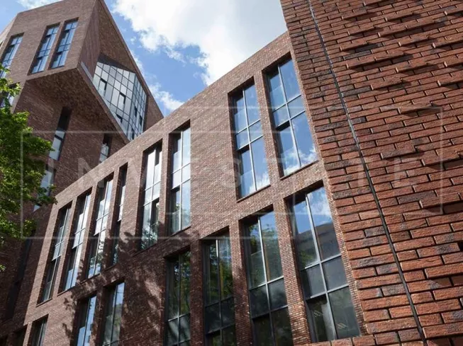 Бурденко ул., 3